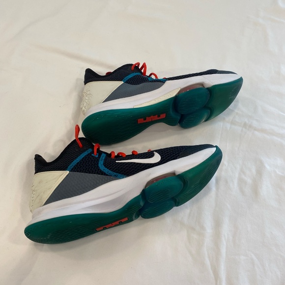 Nike Lebron Men's Witness IV Basketball Shoes - 11 - Picture 6 of 11